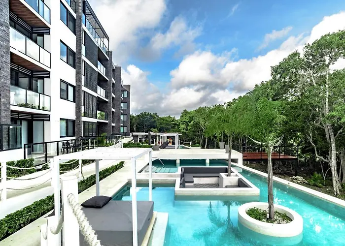 Luxury With Gym & Club & Pga Golf Apartment *